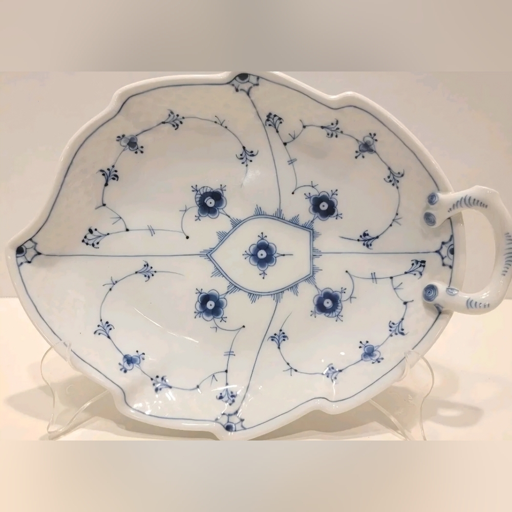 B &G Bing & Grondahl Blue Painted Fluted Leaf Plate Musselmalet No. 357